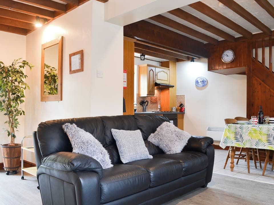 Open plan living space | Llofft Yr Yd - Parciau Farm Cottages, Caernarfon