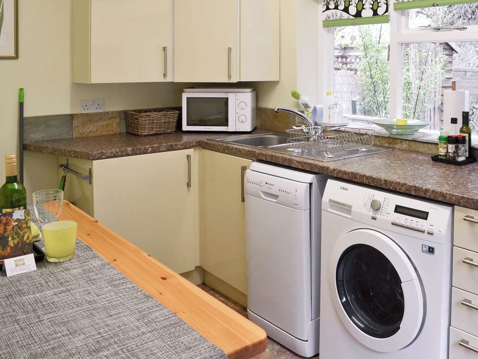 Well equipped kitchen | Heale Cottage, Littleham, near Bideford