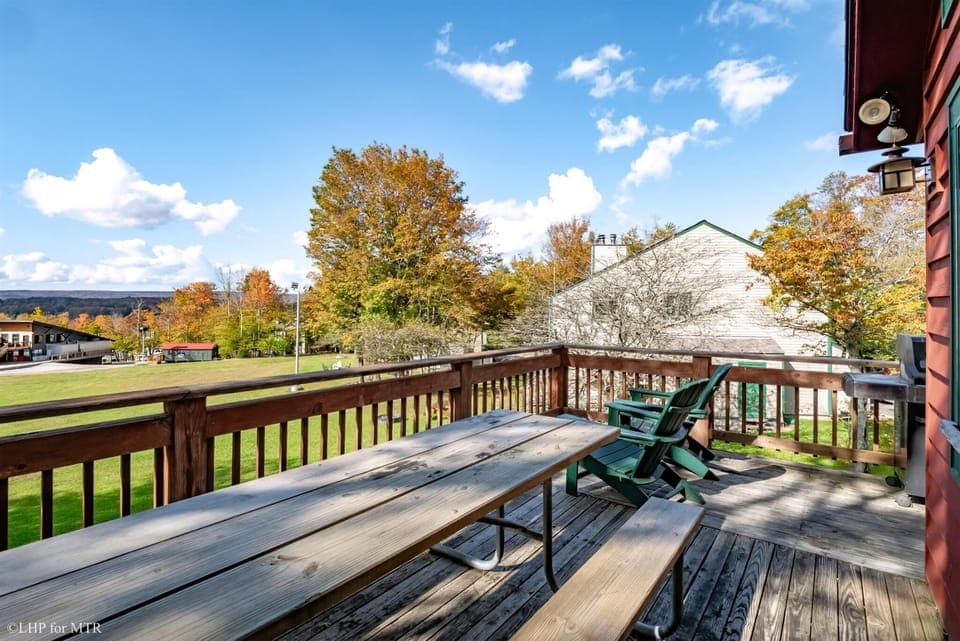 Upper Level Deck