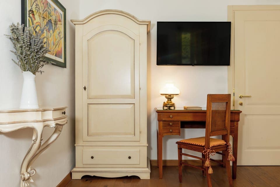 Suite Dependance Lake View | Hypo-allergenic bedding, minibar, in-room safe, individually furnished