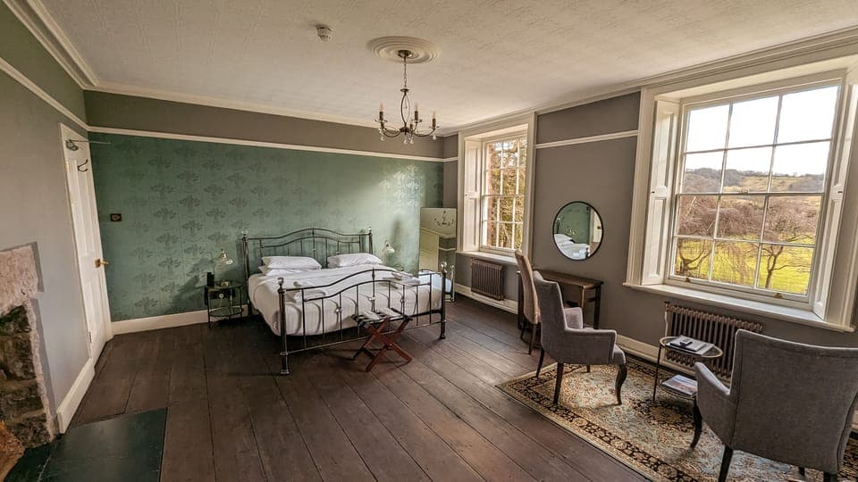 Deluxe Suite Derwent | Individually decorated, individually furnished, desk, iron/ironing board