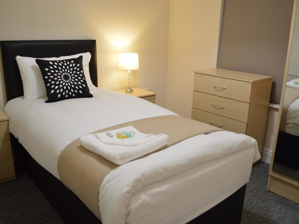 In-room safe, soundproofing, iron/ironing board, free WiFi