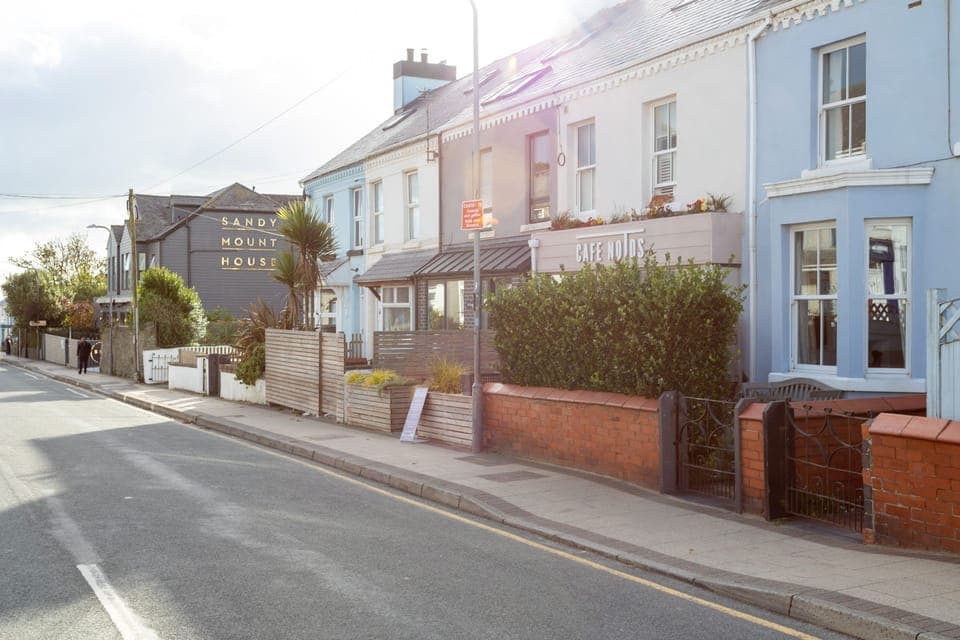 Hafan Rhosneigr High Street