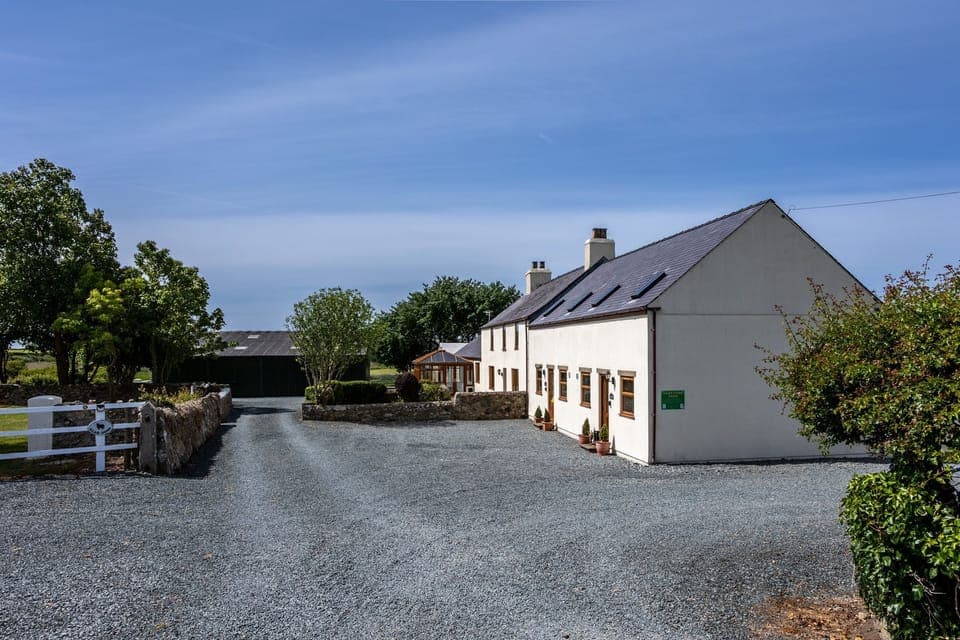 Y Stabl Drive way - Llanfaelog