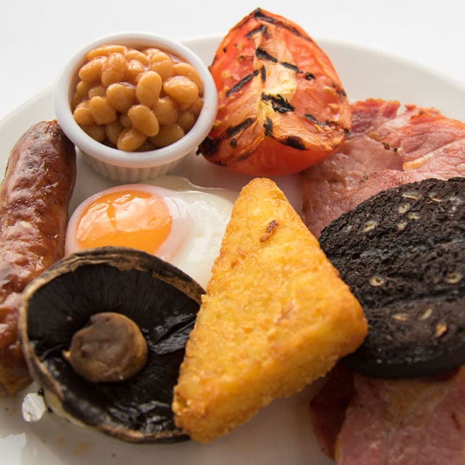 English breakfast on weekdays (GBP 8.75 per person)