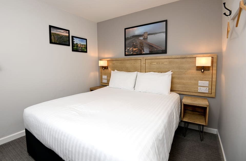 Double Room | Desk, iron/ironing board, free WiFi, bed sheets