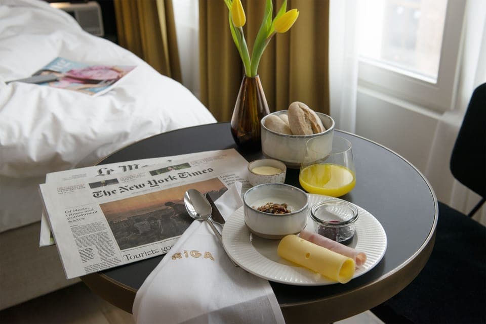 Daily continental breakfast (EUR 15 per person)