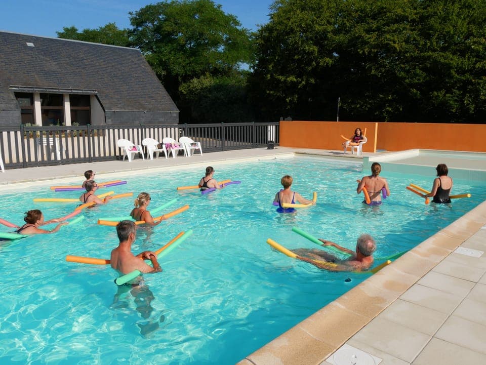 Seasonal outdoor pool, pool umbrellas, sun loungers
