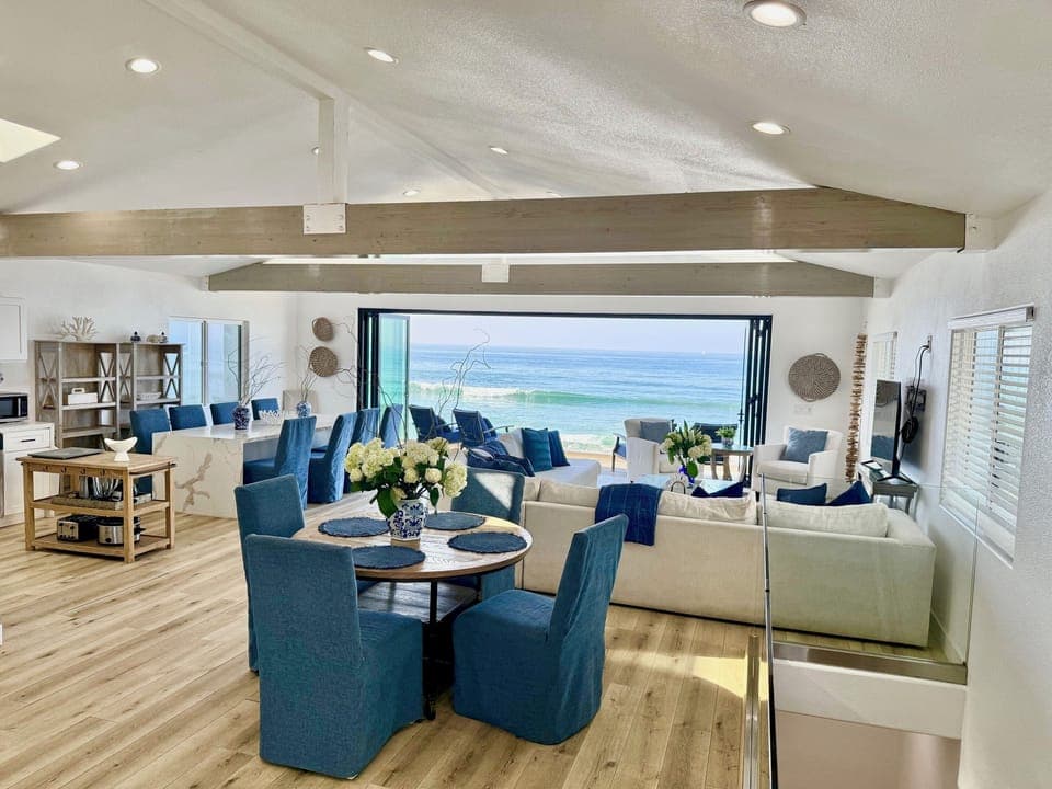 Spacious oceanfront great room for large groups