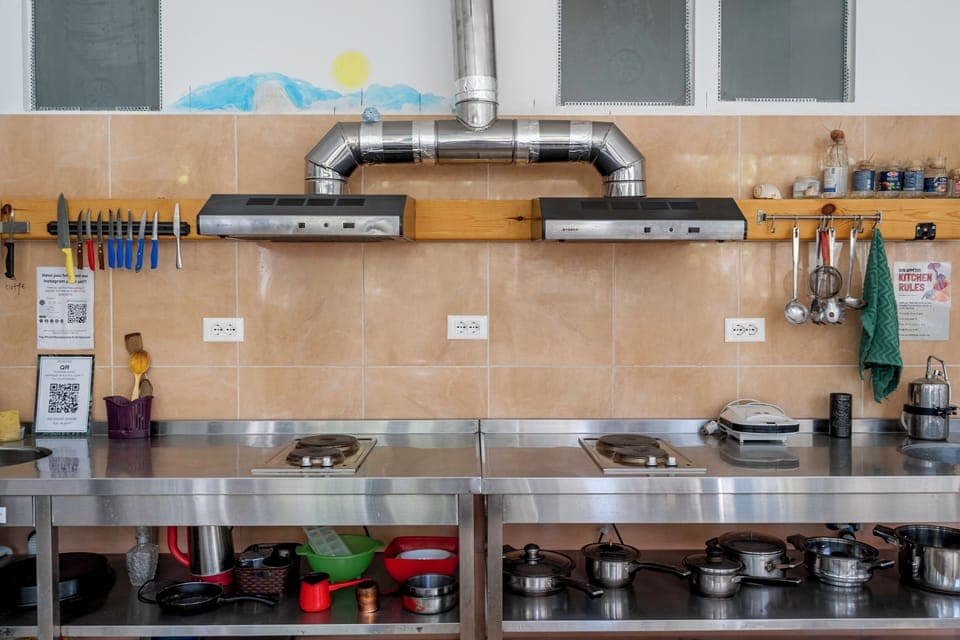 Full-size fridge, stovetop, cookware/dishes/utensils, dining tables