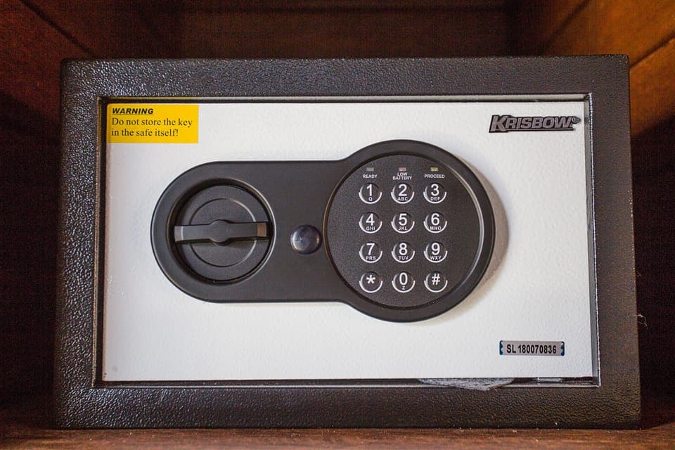 Deluxe Double Room | Safe