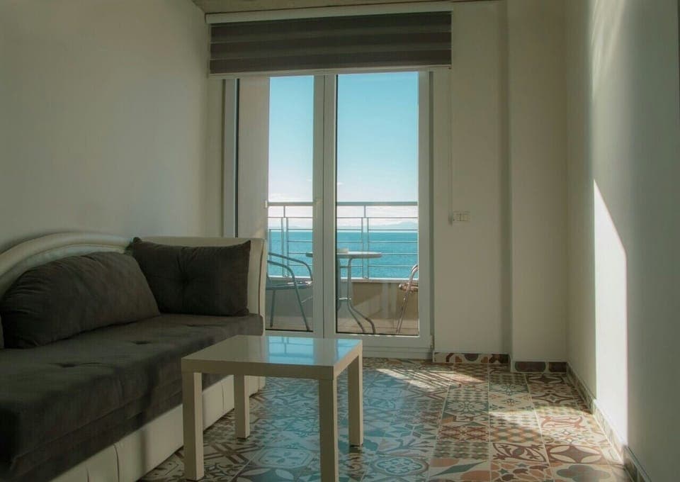 Family Suite | Living area | Flat-screen TV, stereo