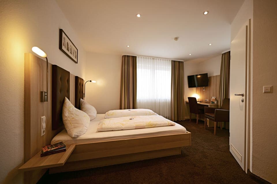 Double Room | Blackout drapes, free WiFi, bed sheets