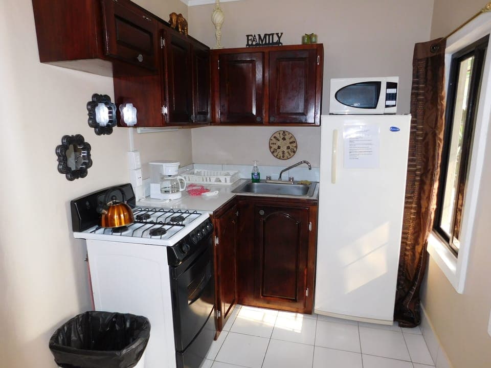 Kitchen with everything you need.