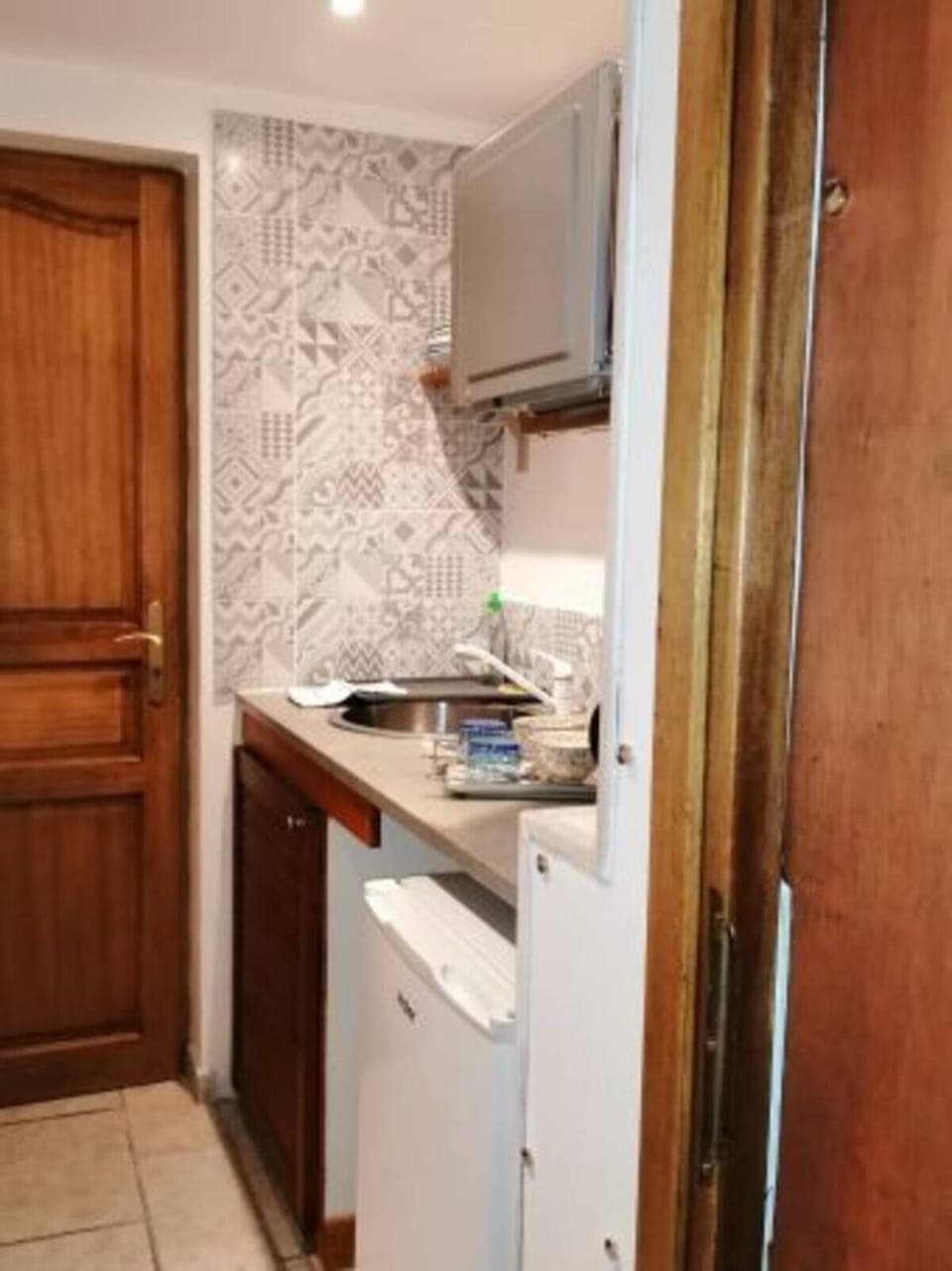 Romantic Studio, Hot Tub (Un moment à deux) | Private kitchen | Full-size fridge, microwave, coffee/tea maker, electric kettle