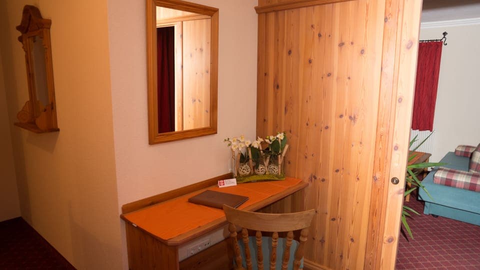 Deluxe Suite, Mountain View | Blackout drapes, free WiFi, bed sheets