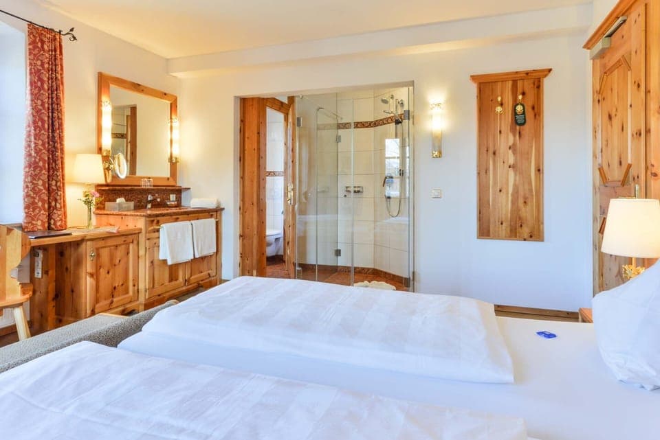 Standard Double Room | Desk, soundproofing, cribs/infant beds, rollaway beds