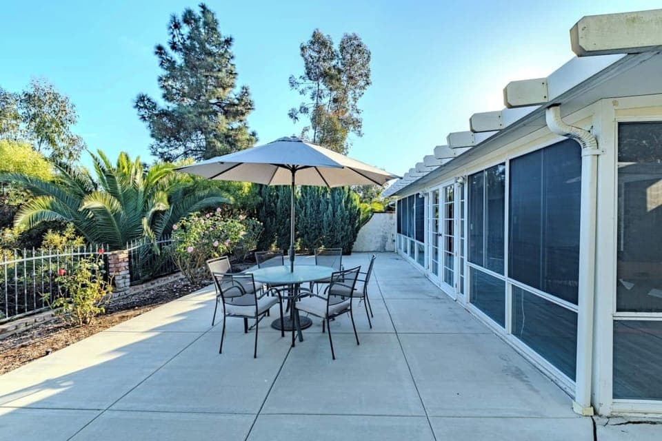 Relax in this gorgeous green backyard in front of a golf course. 