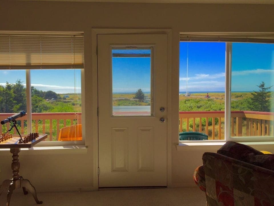 Expansive ocean view!