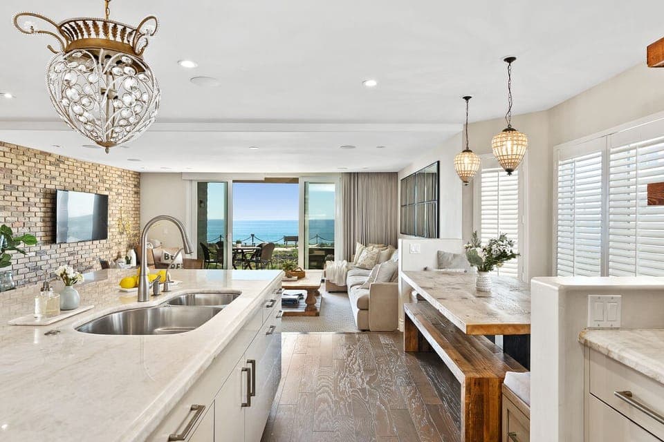Gorgeous fully-stocked kitchen