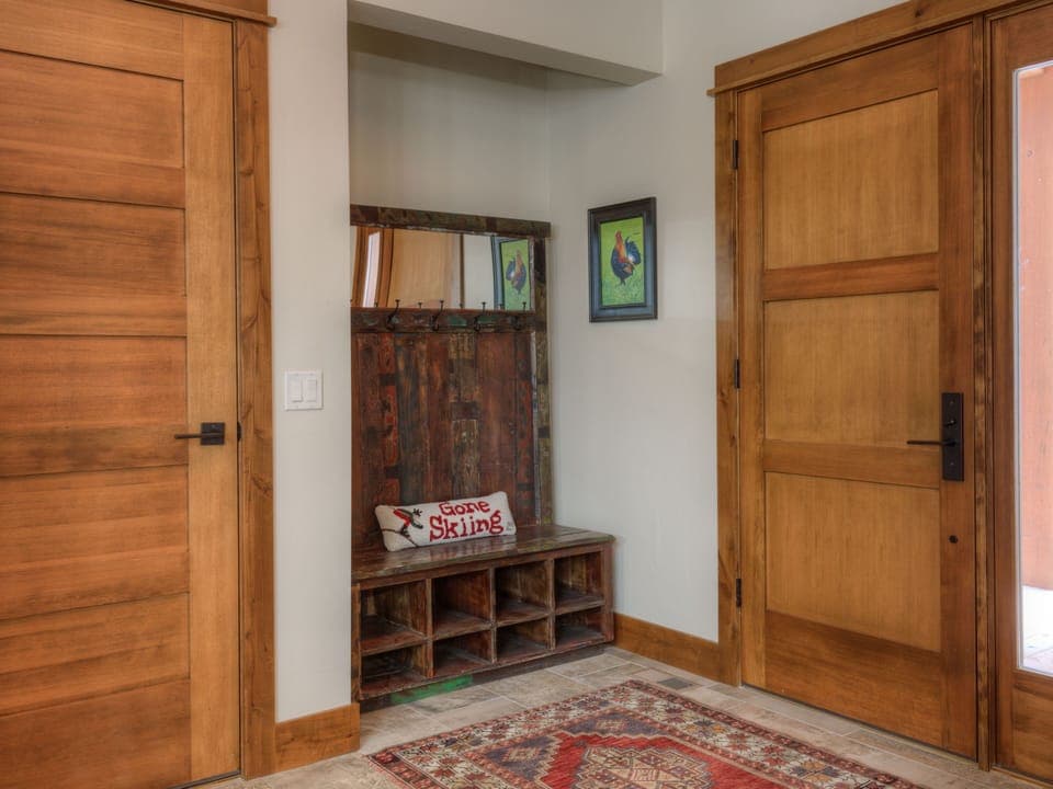 Homestead Chalet 5, Entry, 3