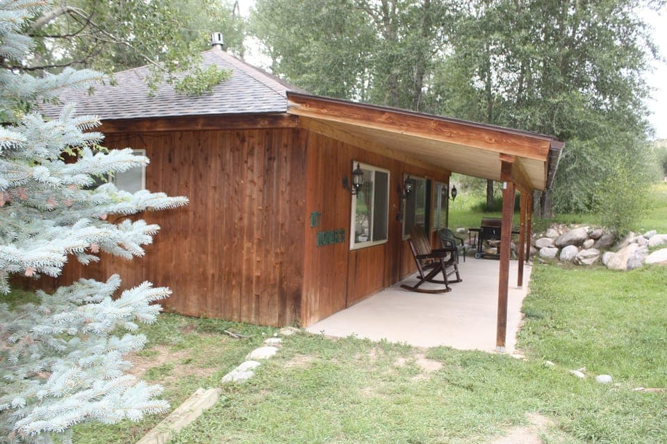 COZY CABIN-close to year round activities