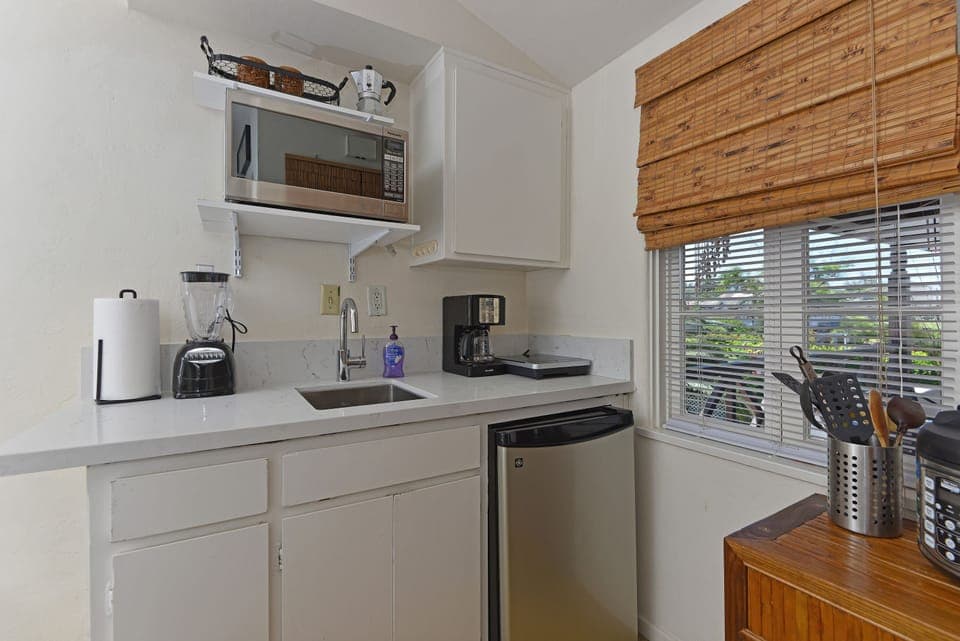 Kitchenette, quartz counter top, new faucet, under counter refrigerator