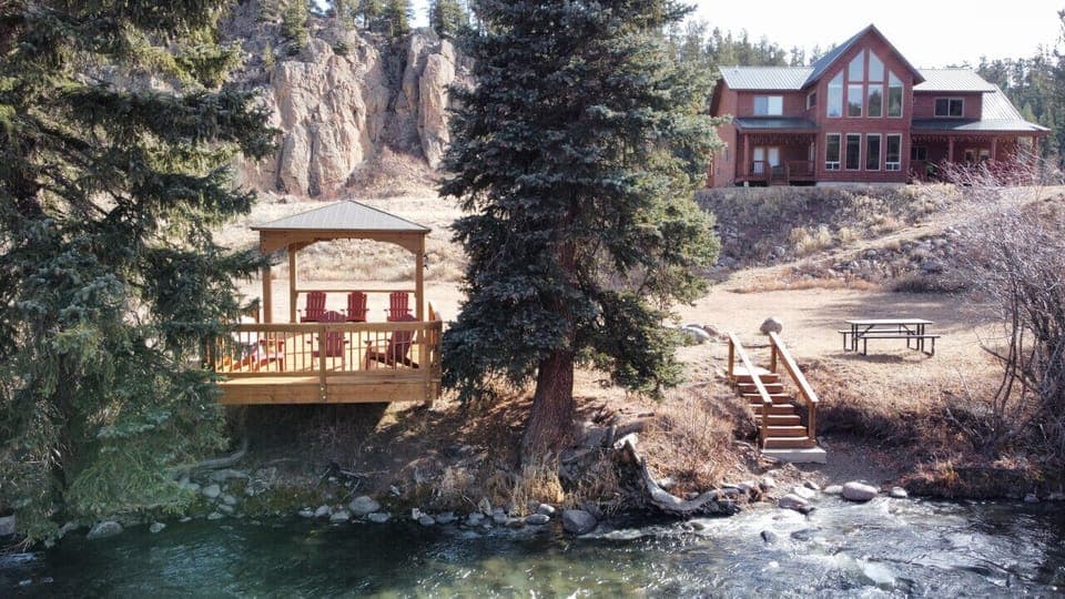 Riverfront property with a brand new fishing deck