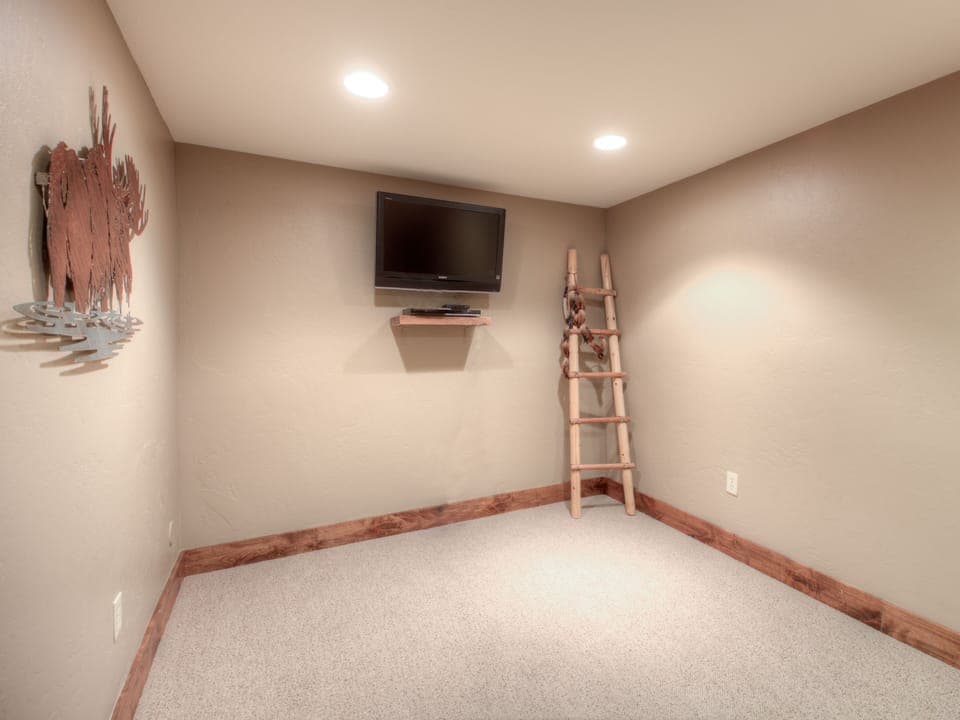 Powder Ridge Manitou 13, Downstairs Game Room, 1