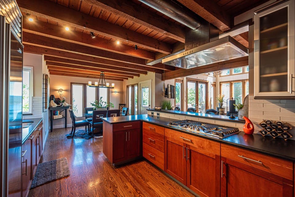 Main floor kitchen /dining