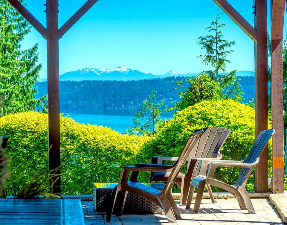 View of Lake Sammamish and mountains
