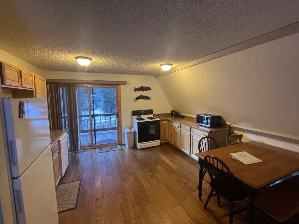 Full sized kitchen