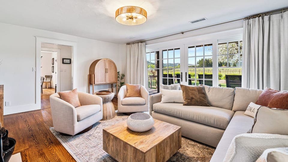 Redecorated: Flat screen TV, Fireplace, vineyard view