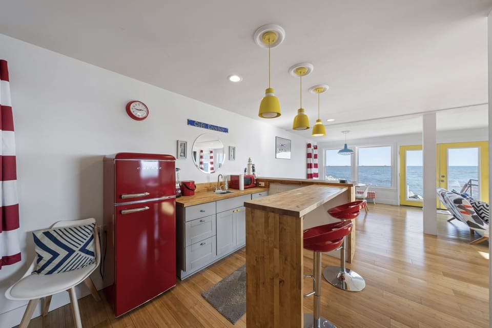 Bar, with refrigerator, sink and adjustable seating