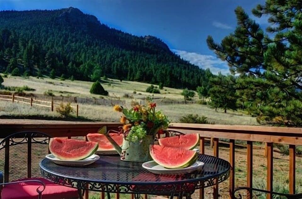 15 private acres adjoining Roosevelt  National Forest