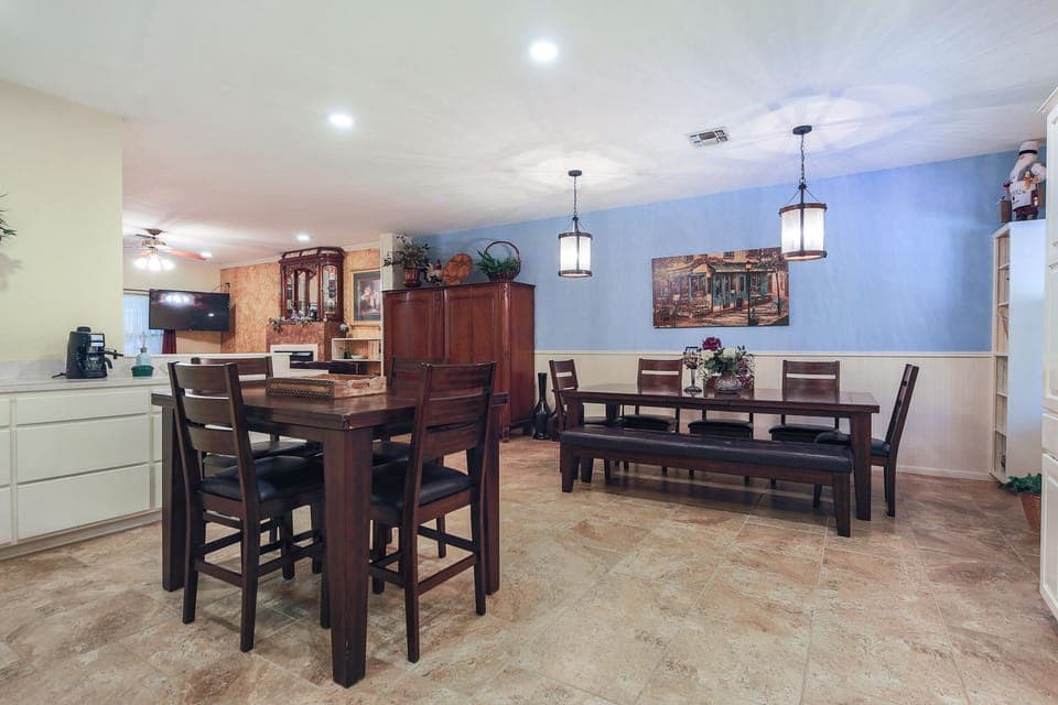 Suite 3 Called the ‘Gathering Place’. Sits 14 for a Family Sit Down Dinner 