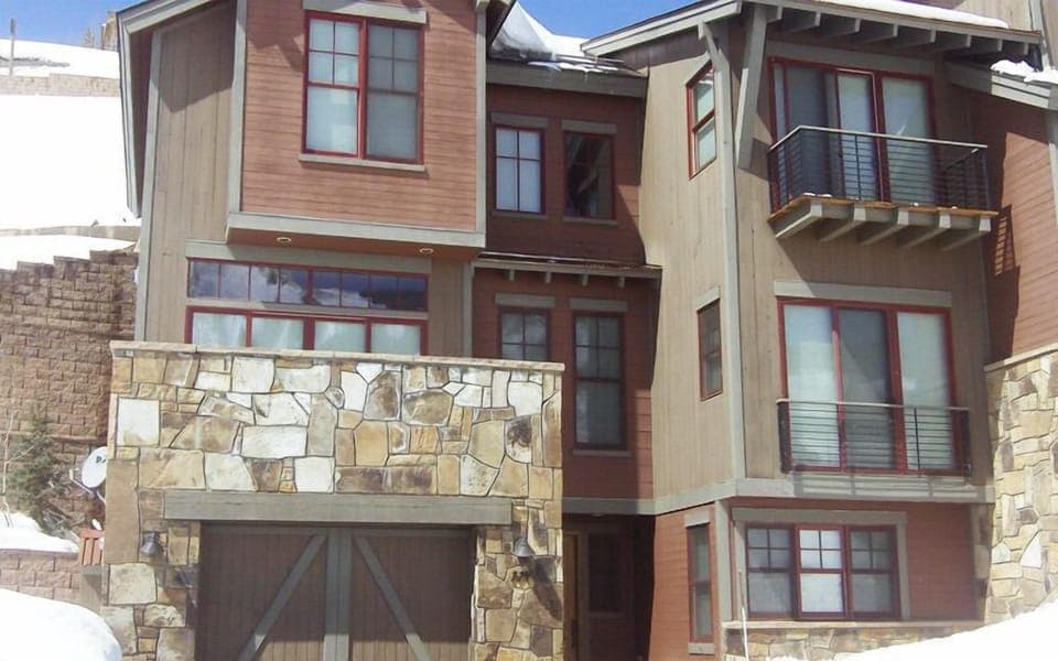 3300 sq ft, 3 stories, huge deck, and the best of views
