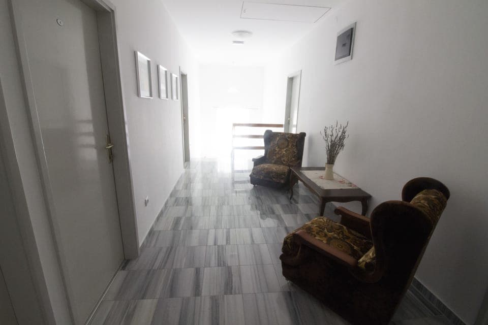 Double Room (S4) | Living area | 32-inch TV with cable channels