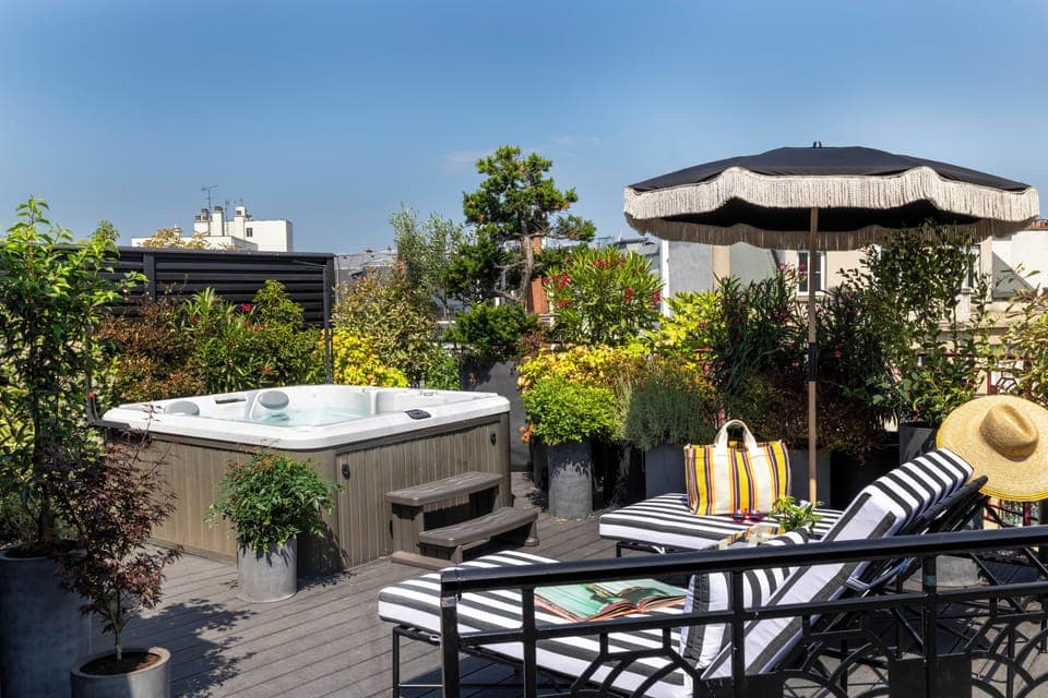 Suite Terrasse avec Jacuzzi | Premium bedding, in-room safe, desk, blackout drapes