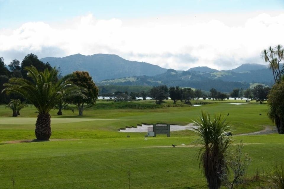 Omaha golf course 5 min flat walk away