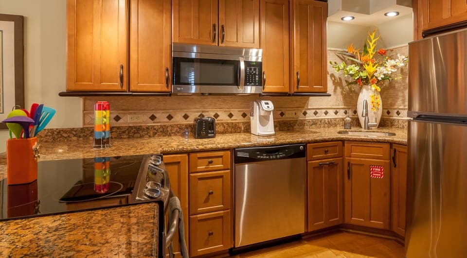 This kitchen is fully equipped with pots, pans and Breakfast Bar.