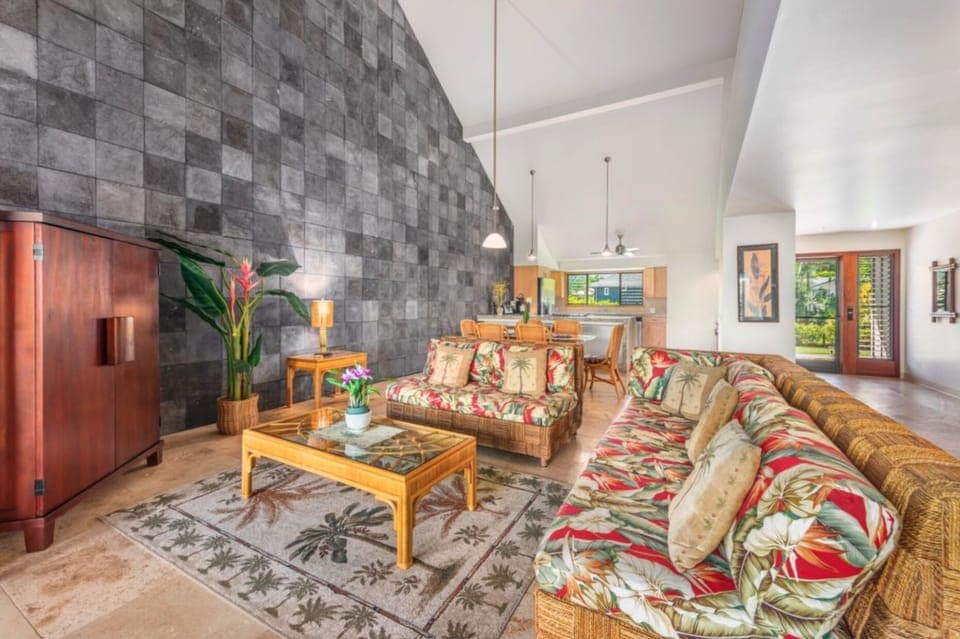 Han Lviing to Kitchen - The Hanalei has a very open Floorplan, great for enjoying with family.