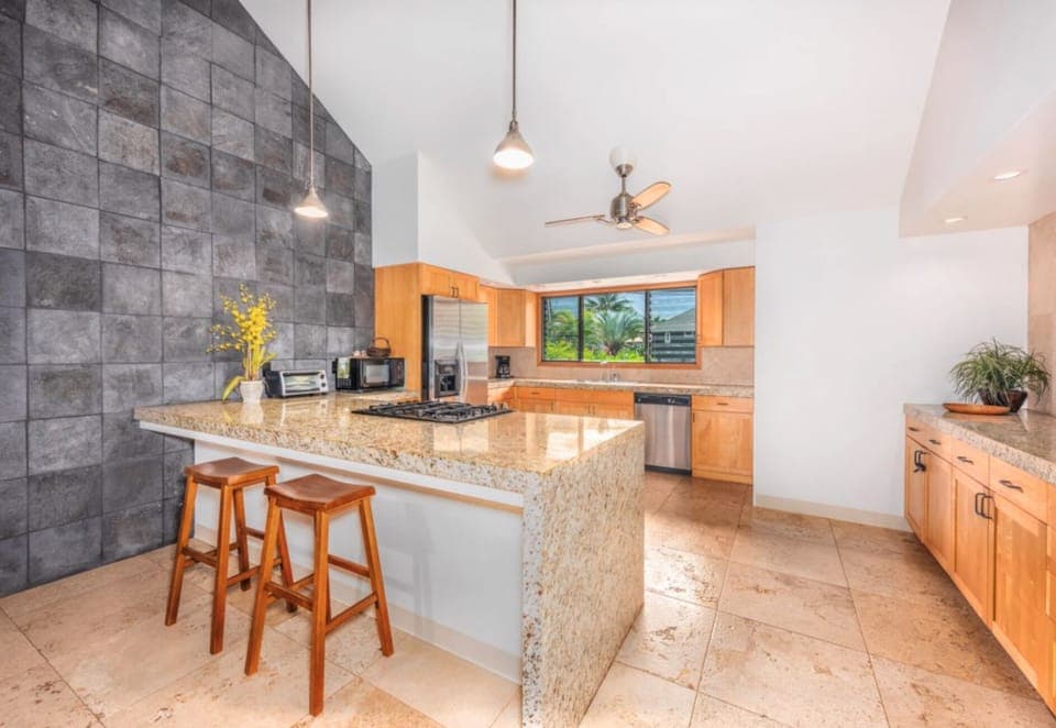 HAN Kitchen - Kitchen overall view.