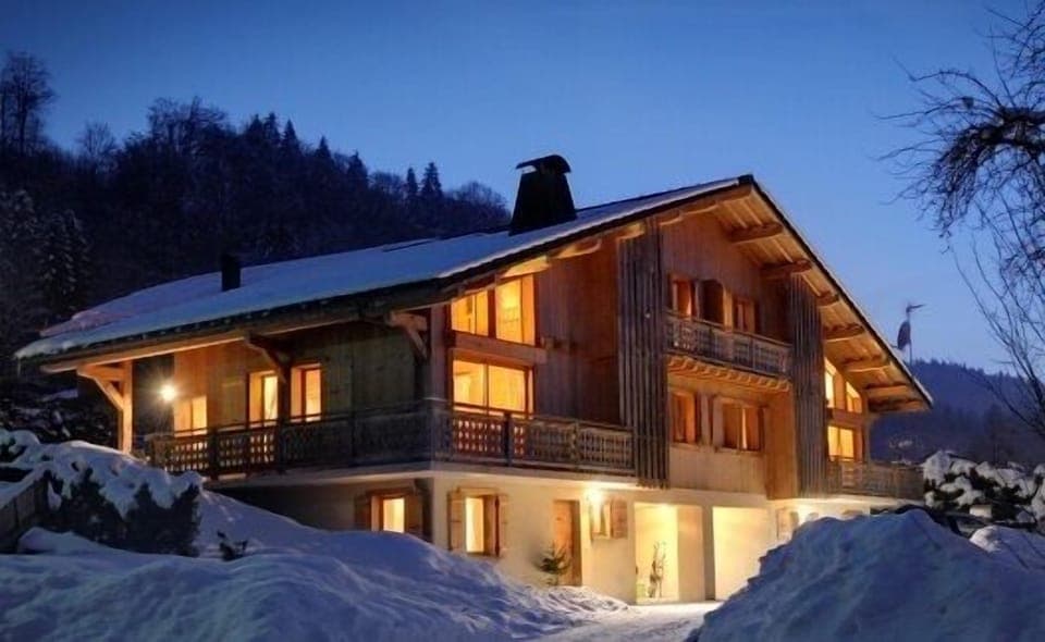 full view of the half-chalets Marvel and Marmotte