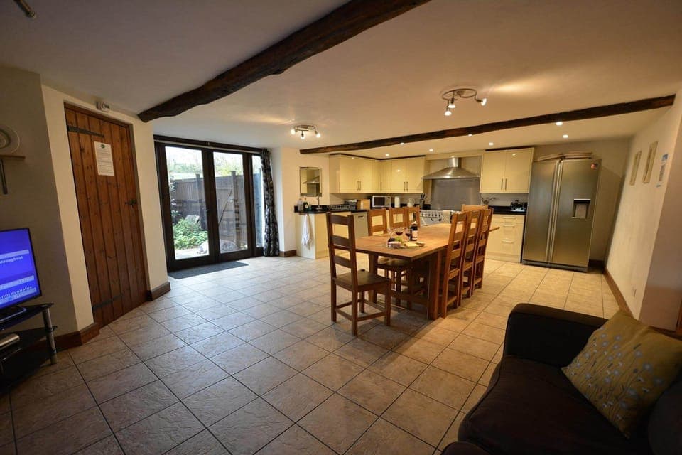 Harvest Moon ground floor: The dining table extended to seat 12 guests