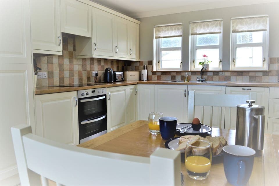 Kitchen with breakfast table