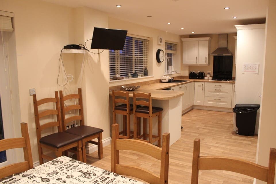 L shaped kitchen diner