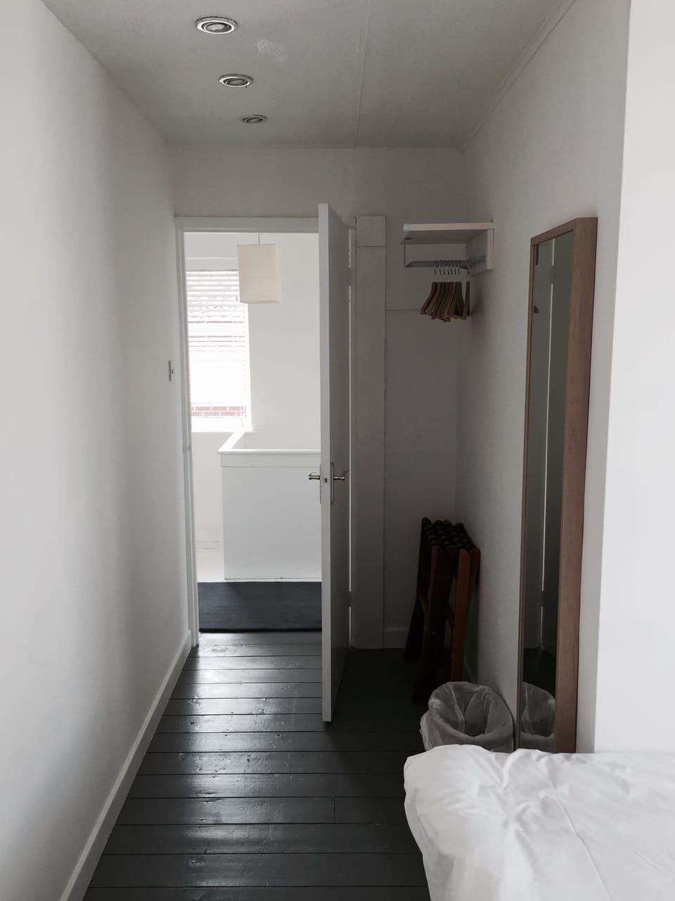 Twin bedroom (towards door)