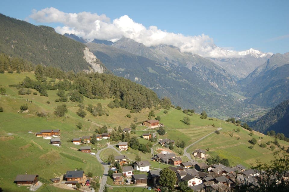 From above the village of Levron