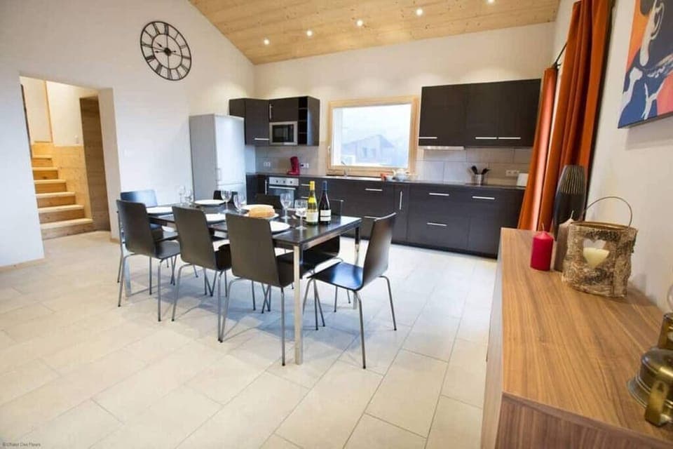 Stairs leading to Bedroom 3